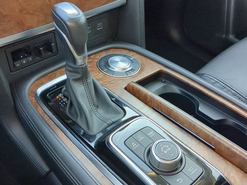 Used 2023 Nissan Armada SL w/ Captain's Chairs Package image 28