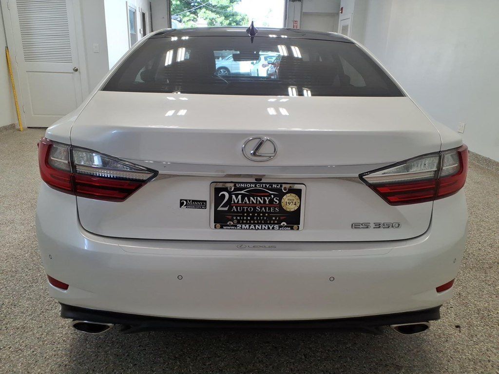 Used 2016 Lexus ES 350 w/ Luxury Package w/Wood Trim FWD image 5