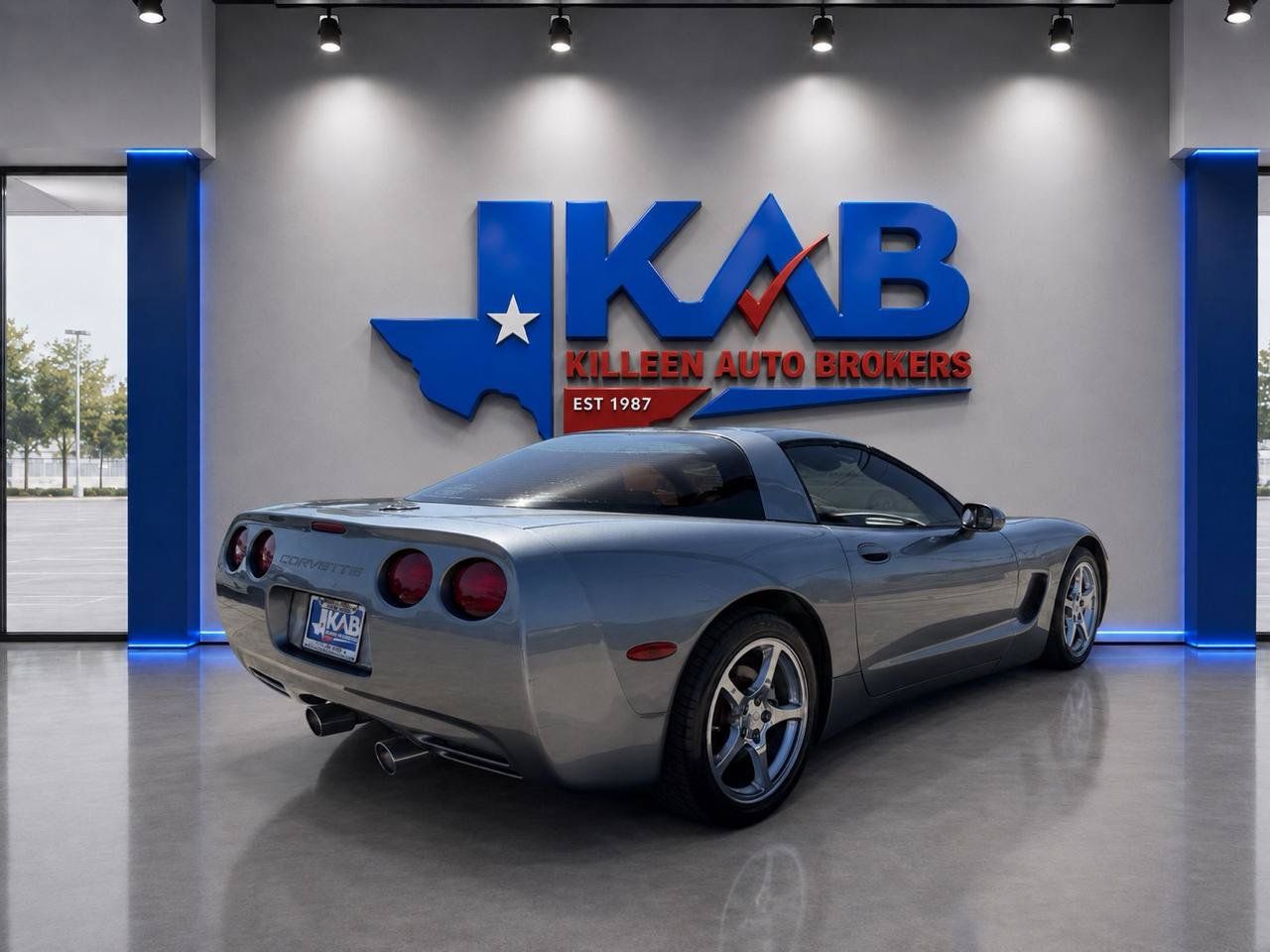 Used 2004 Chevrolet Corvette Coupe w/ Roof Package RWD image 3