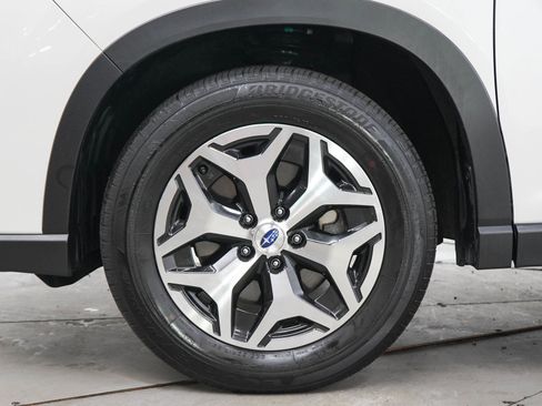 Used 2024 Subaru Forester Premium AWD/4WD image 29