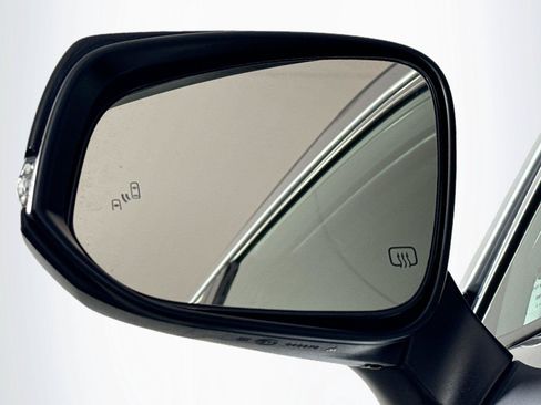 Certified 2025 Toyota Corolla Cross XLE AWD/4WD image 5