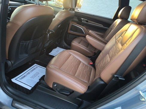 Used 2022 Kia Telluride SX w/ SX Prestige Package image 14