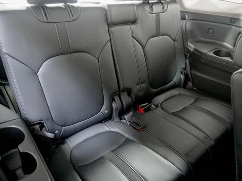 Used 2025 Honda Pilot Touring image 37
