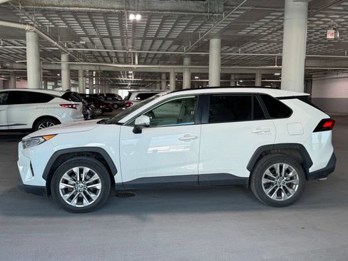 Used 2020 Toyota RAV4 XLE Premium AWD/4WD image 7