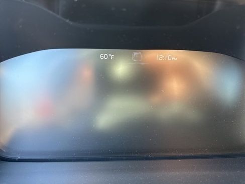 Used 2022 Volvo XC40 T5 R-Design w/ Advanced Package image 8