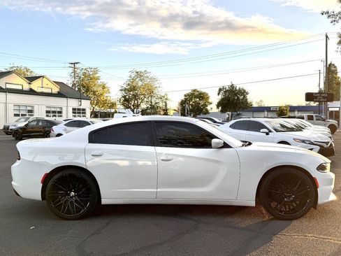 Used 2020 Dodge Charger SXT w/ Leather Interior Group RWD image 5