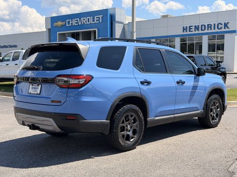 Used 2025 Honda Pilot TrailSport image 12