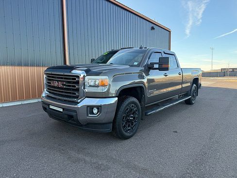 Used 2015 GMC Sierra 2500 SLE image 2