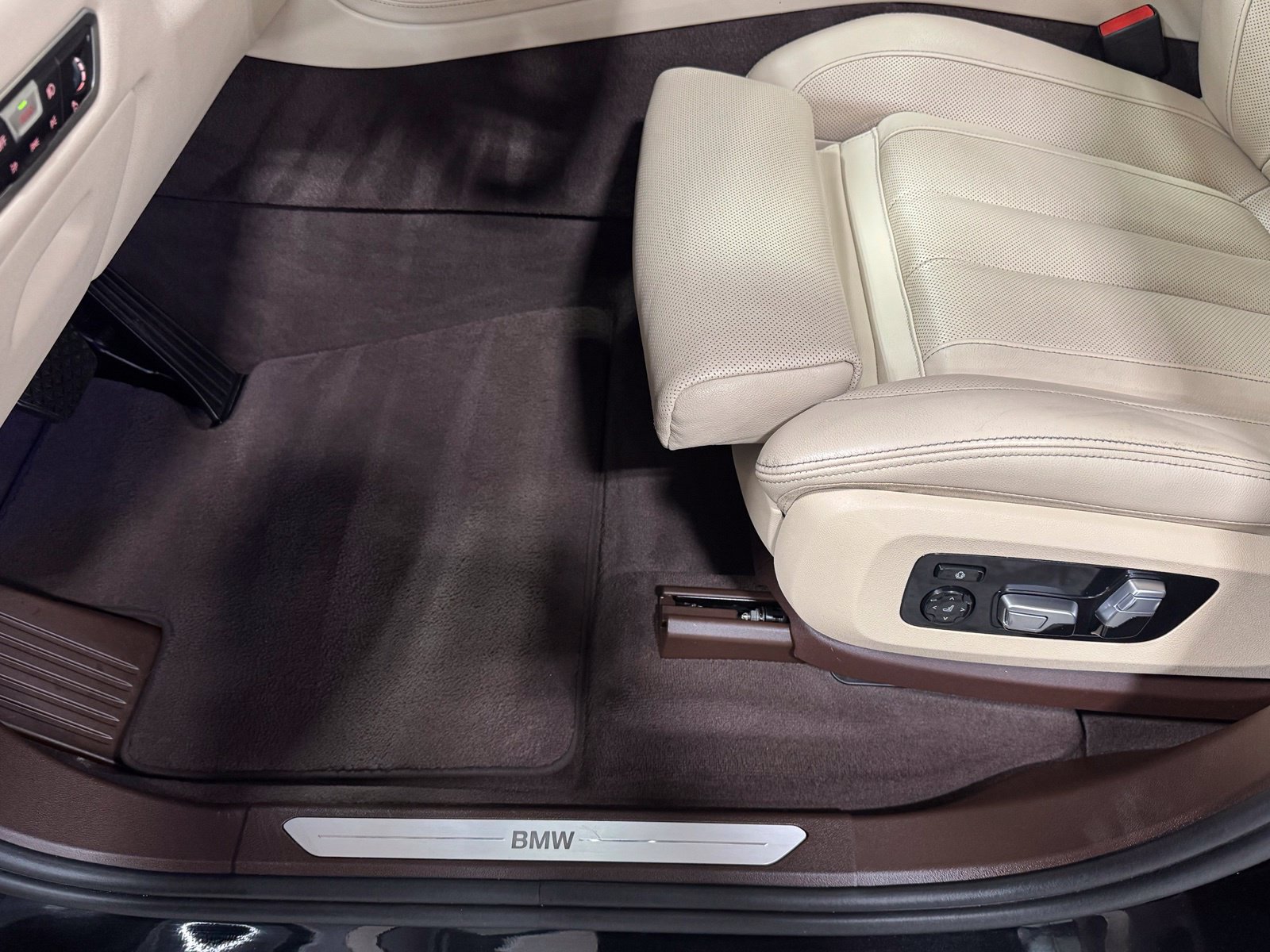 Used 2019 BMW X7 xDrive50i w/ Dynamic Handling Package AWD/4WD image 18