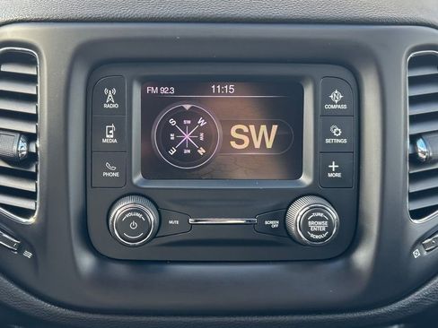 Used 2018 Jeep Compass Latitude w/ Cold Weather Group image 13