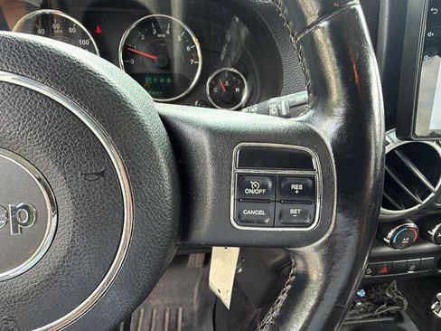 Used 2011 Jeep Wrangler Unlimited Sahara AWD/4WD image 26