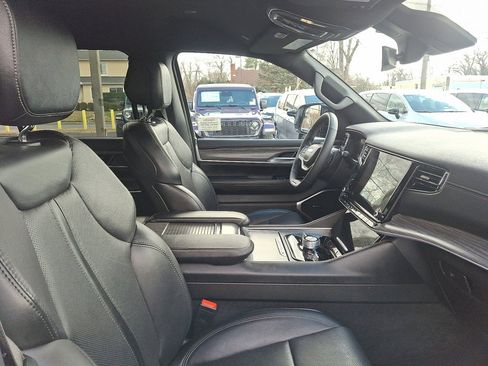 Used 2024 Jeep Wagoneer Series III image 11