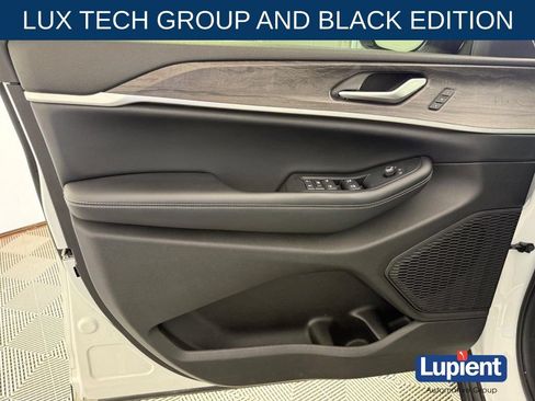 Used 2023 Jeep Grand Cherokee L Limited w/ Luxury Tech Group II AWD/4WD image 19