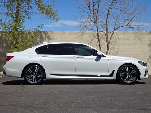Used 2016 BMW 740i RWD image 11