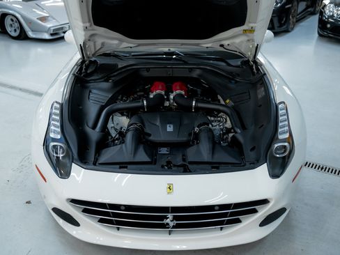 Used 2016 Ferrari California T image 78