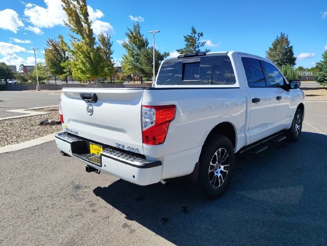 Used 2024 Nissan Titan SV w/ SV Convenience Package AWD/4WD image 3