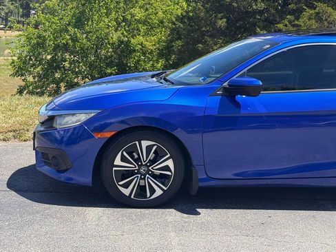 Used 2018 Honda Civic EX-T image 4
