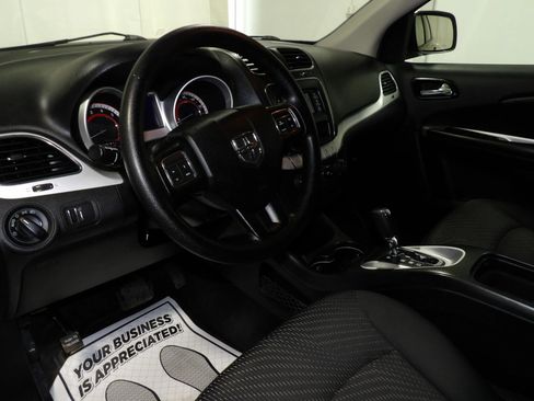 Used 2018 Dodge Journey SE FWD image 9