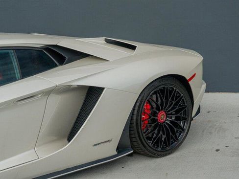 Used 2017 Lamborghini Aventador S image 33