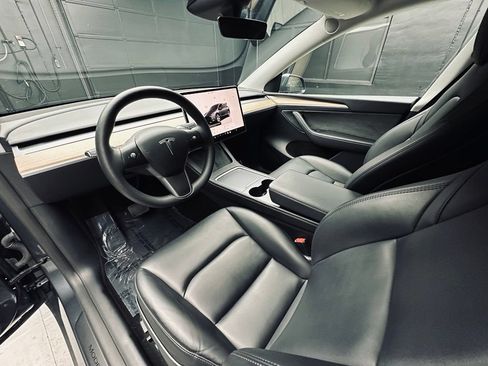 Used 2023 Tesla Model Y Long Range AWD/4WD image 17