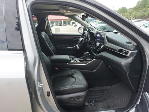 Used 2024 Toyota Highlander Limited AWD/4WD image 20