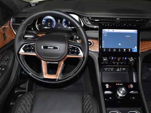 New 2025 Jeep Grand Cherokee Summit image 12