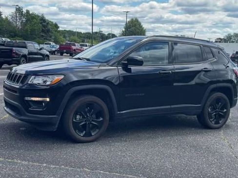 Used 2020 Jeep Compass Latitude image 4
