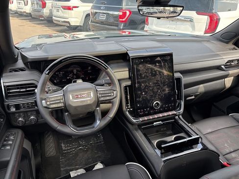 Used 2025 GMC Yukon AT4 Ultimate w/ LPO, AT4 Appearance Package AWD/4WD image 3