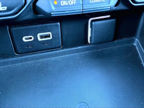 Used 2021 Chevrolet Tahoe Z71 image 35