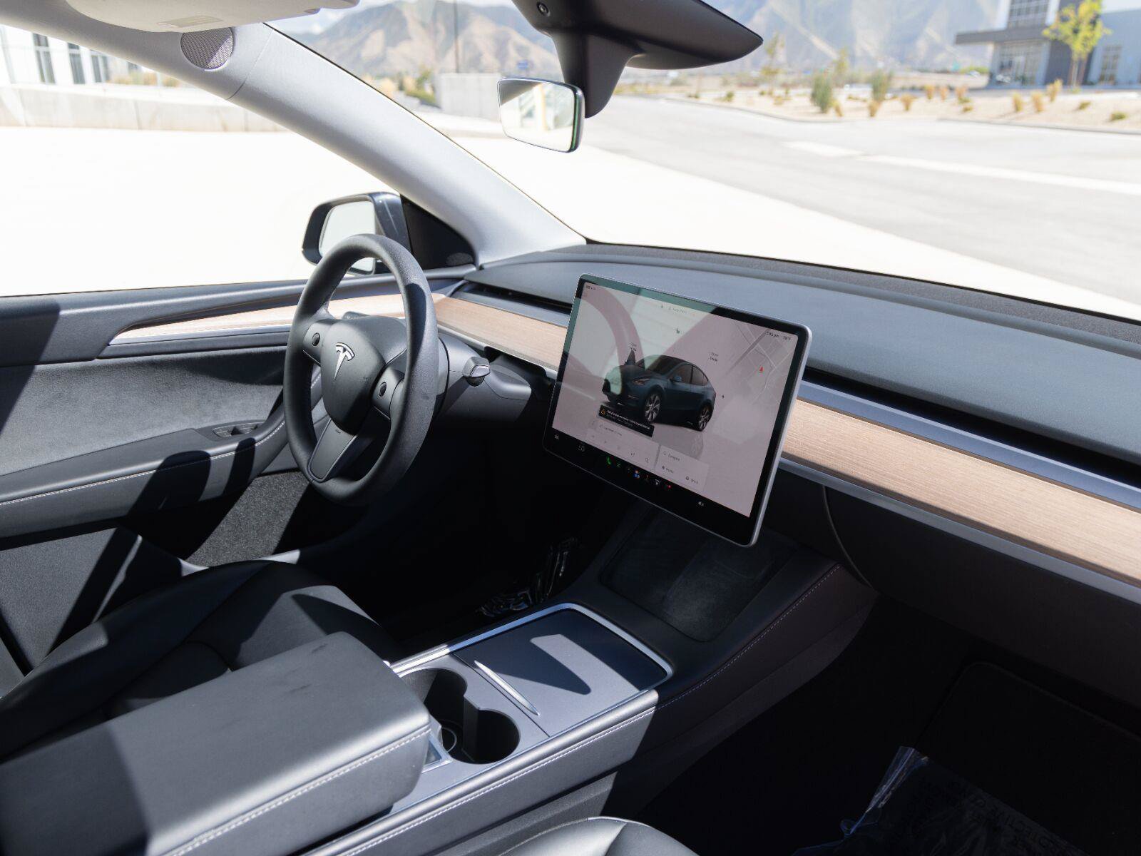 Used 2024 Tesla Model Y Long Range AWD/4WD image 31