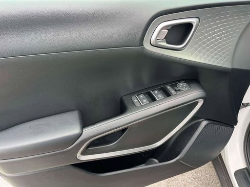 Used 2025 Kia Soul LX w/ LX Technology Package image 13