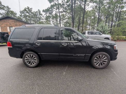 Used 2015 Lincoln Navigator 4WD image 2