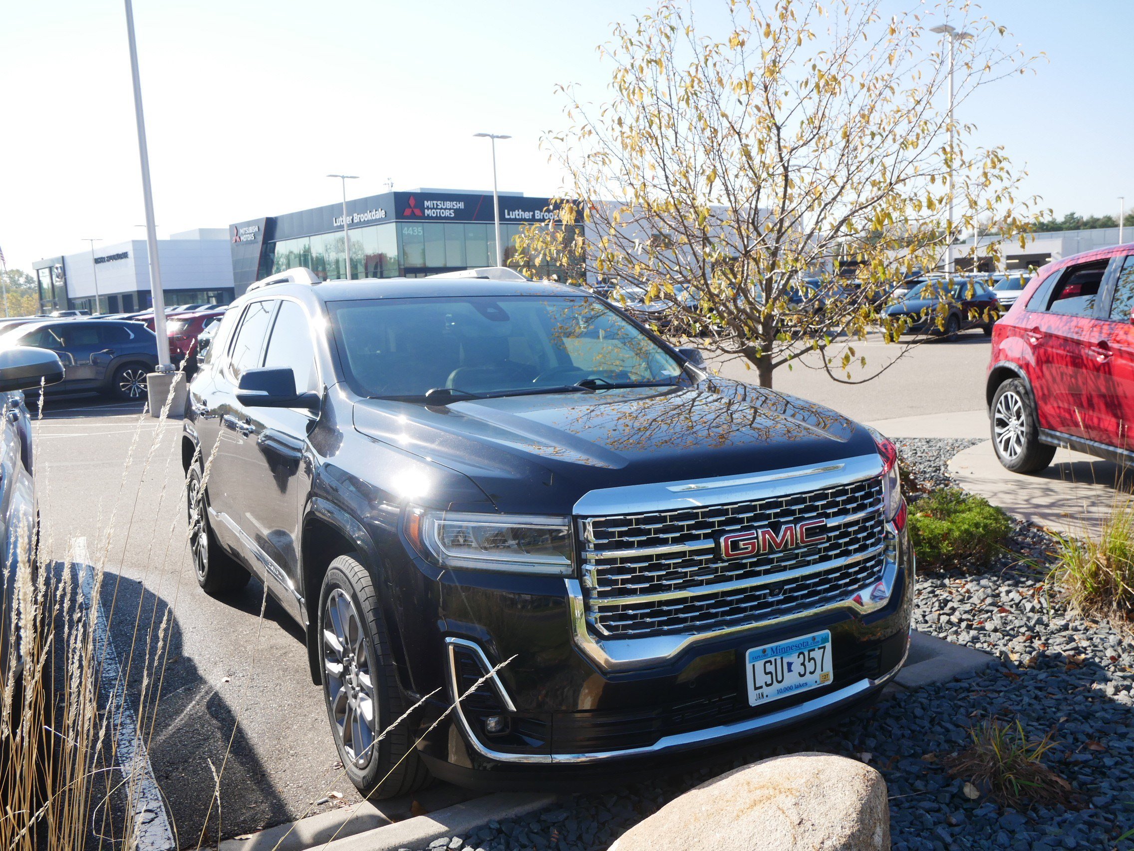 Used 2021 GMC Acadia Denali w/ Denali Technology Package AWD/4WD image 1