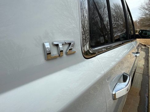 Used 2016 Chevrolet Suburban LTZ image 7