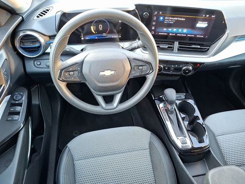 Used 2024 Chevrolet Trax LT image 10