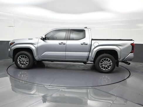 Used 2025 Toyota Tacoma Limited AWD/4WD image 2