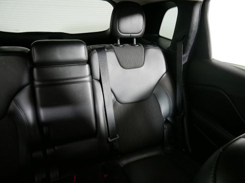 Used 2018 Jeep Cherokee Latitude Plus w/ Cold Weather Group image 14