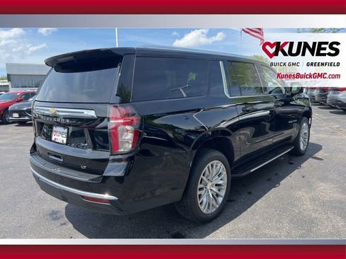 Used 2023 Chevrolet Suburban LT w/ Luxury Package AWD/4WD image 5