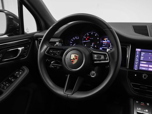 Certified 2026 Porsche Macan AWD/4WD image 30