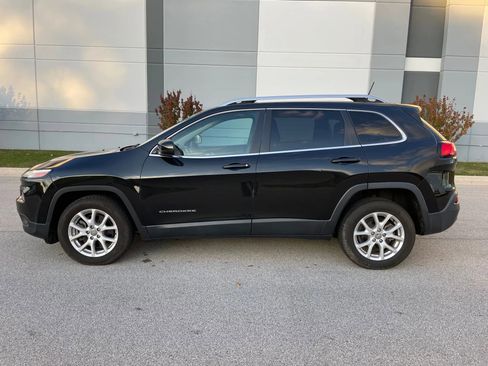 Used 2016 Jeep Cherokee Latitude w/ Cold Weather Group image 9