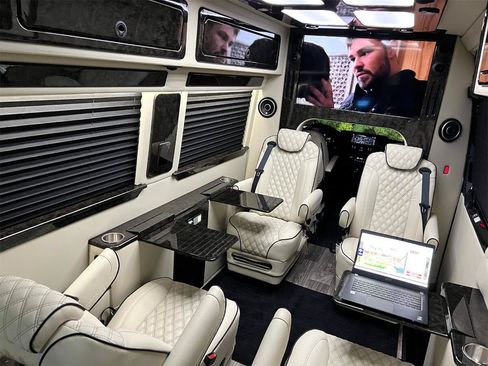 Used 2022 Mercedes-Benz Sprinter 3500 image 2