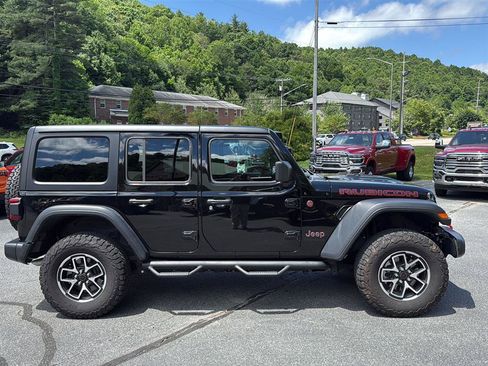 Used 2024 Jeep Wrangler Unlimited Rubicon w/ Convenience Group AWD/4WD image 10