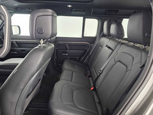 Used 2025 Land Rover Defender 110 X-Dynamic SE image 16