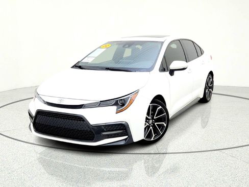 Used 2022 Toyota Corolla SE w/ SE Premium Package image 2