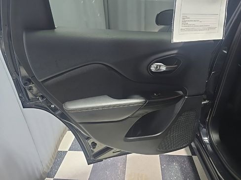 Used 2016 Jeep Cherokee Latitude w/ Cold Weather Group image 14