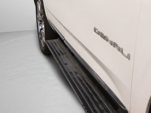Used 2023 GMC Yukon Denali Ultimate AWD/4WD image 31