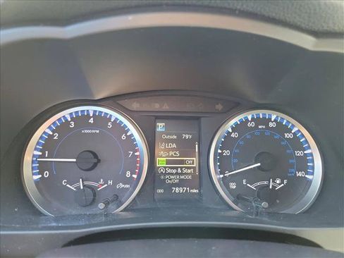 Used 2017 Toyota Highlander Plus FWD image 17