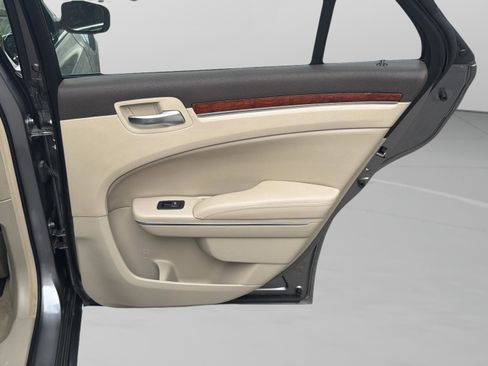 Used 2011 Chrysler 300 C image 33