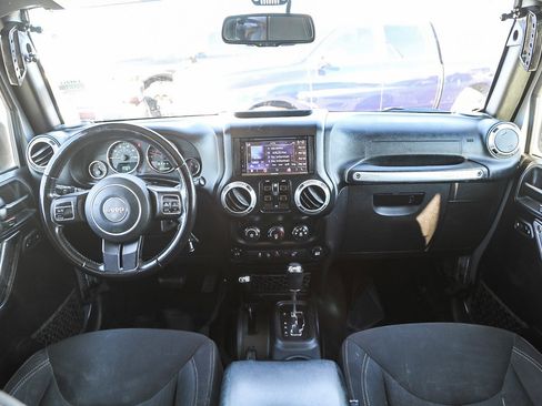 Used 2017 Jeep Wrangler Unlimited Sahara image 12