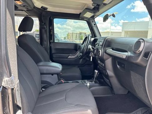 Used 2018 Jeep Wrangler Sport AWD/4WD image 13
